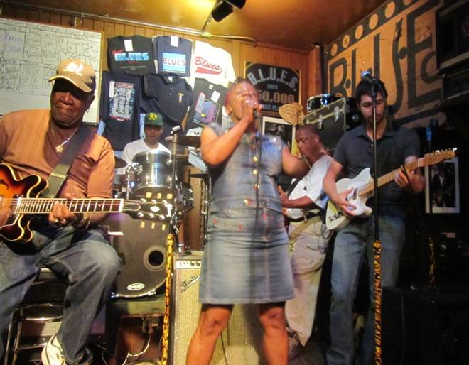 Laretha with the Linsey Alexander Blues Band at BLUES on Halsted