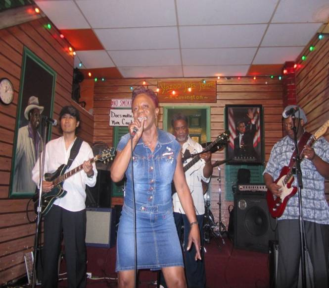 Laretha with the J. W. Williams Blues Band at the Kingston Mines