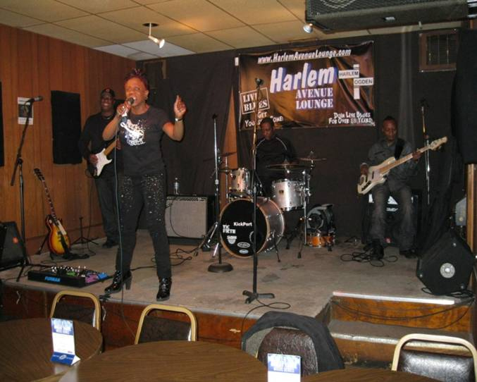 (L to R): Mike Wheeler, Laretha, Pookie Styx & Joewaun at the Harlem Avenue Lounge