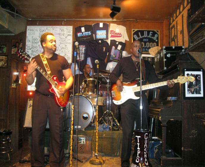 Laretha’s Band – The Machete Band – performing at BLUES on Halsted