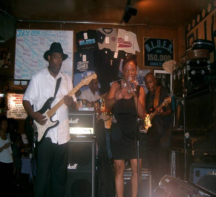 (L to R:): Calvin McKinnie, Frank Seabrooks, Jr., Laretha & Marvin the Maestro at BLUES on Halsted