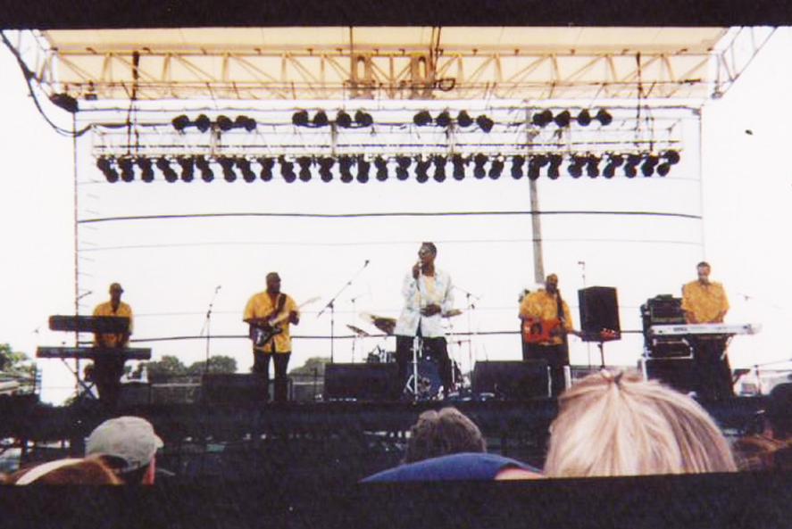 Laretha performing with Howard Scott and The World Band at the Milwaukee State Fair
